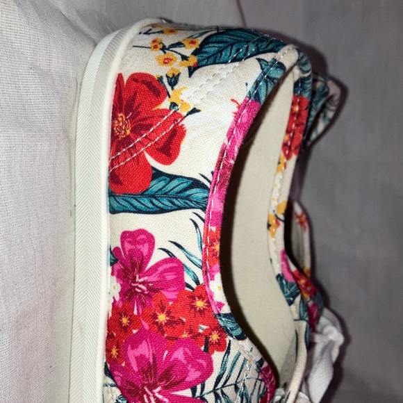 Size 10 women’s Low-Top Sneakers with Floral canvas Print - cushy insoles - Picture 4 of 12